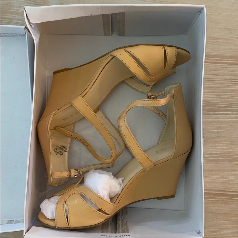 EUC Nine West Sandals in Champagne Sz8